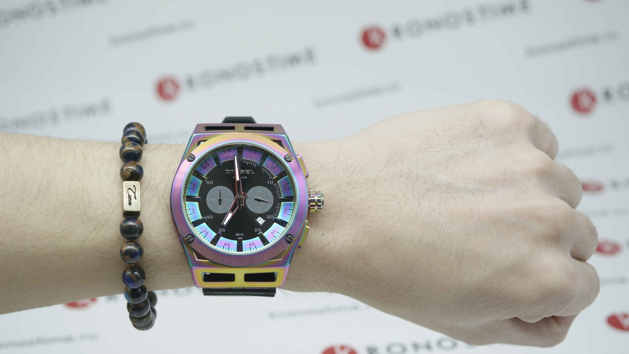 Diesel Diesel Timeframe DZ4547  — детали корпуса и силикон